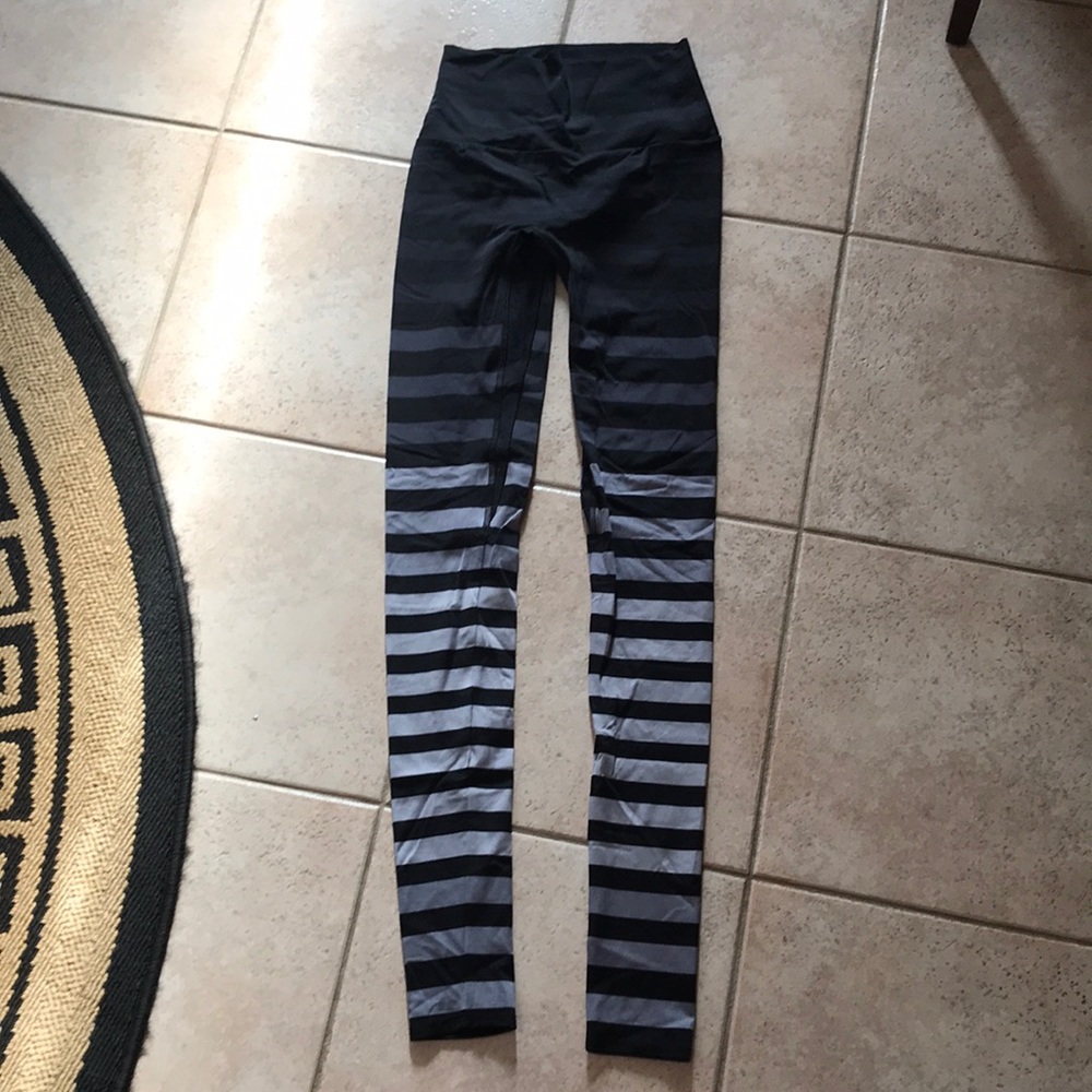 K-DEER leggings.